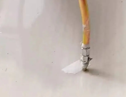 定安瓷砖空鼓维修公司专业解答在瓷砖铺贴过程中，如果使用的砂料过粗（如全部使用了粗砂），可能会导致以下问题